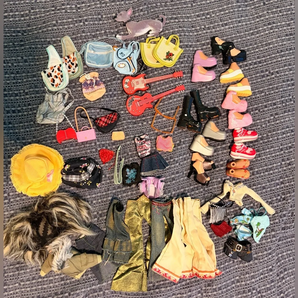 Mixed Bratz Doll Lot - Assorted Outfits and Styles - Picture 4 of 5